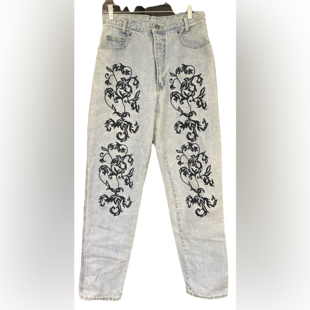 Vintage D’Mode Classix Light Wash Embroidered Denim High Waisted Mom Jeans